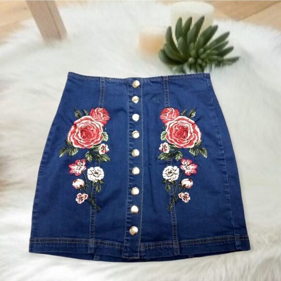 PACSUN EMBROIDERED FLORAL DENIM MINI SKIRT - Picture 1 of 8